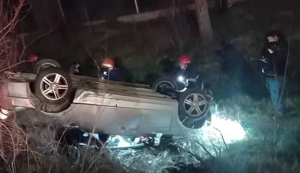 Dramático vuelco en el camino al paraje La Herradura