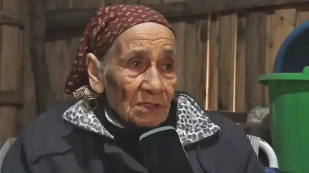 Allanaron las casas de la tía y la abuela de Loan y les secuestraron siete celulares