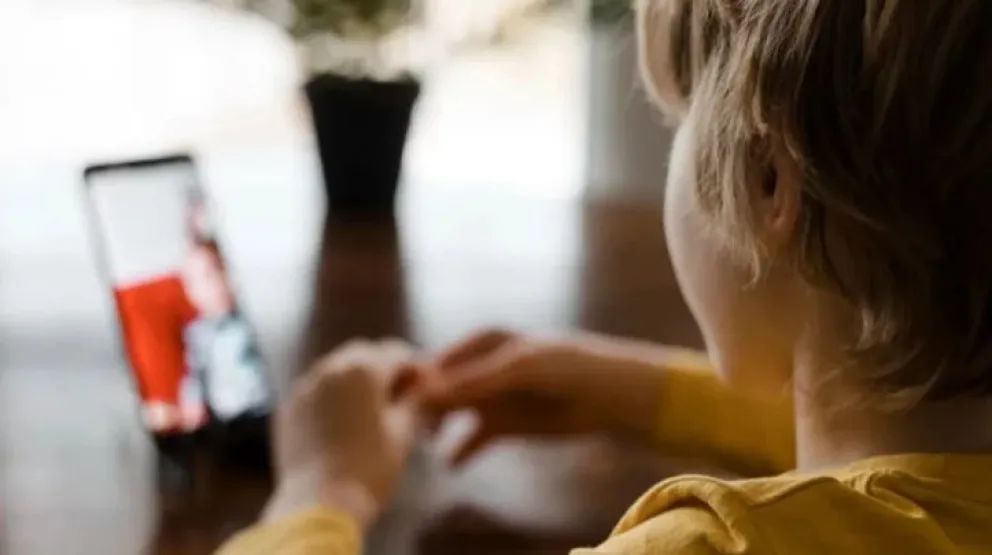 Alertan sobre una red de pedofilia que capta menores por grupos de WhatsApp