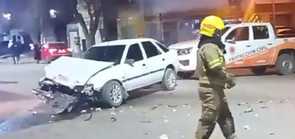Tres vehículos colisionaron en la intersección de las calles Chile y Manuel Estrada