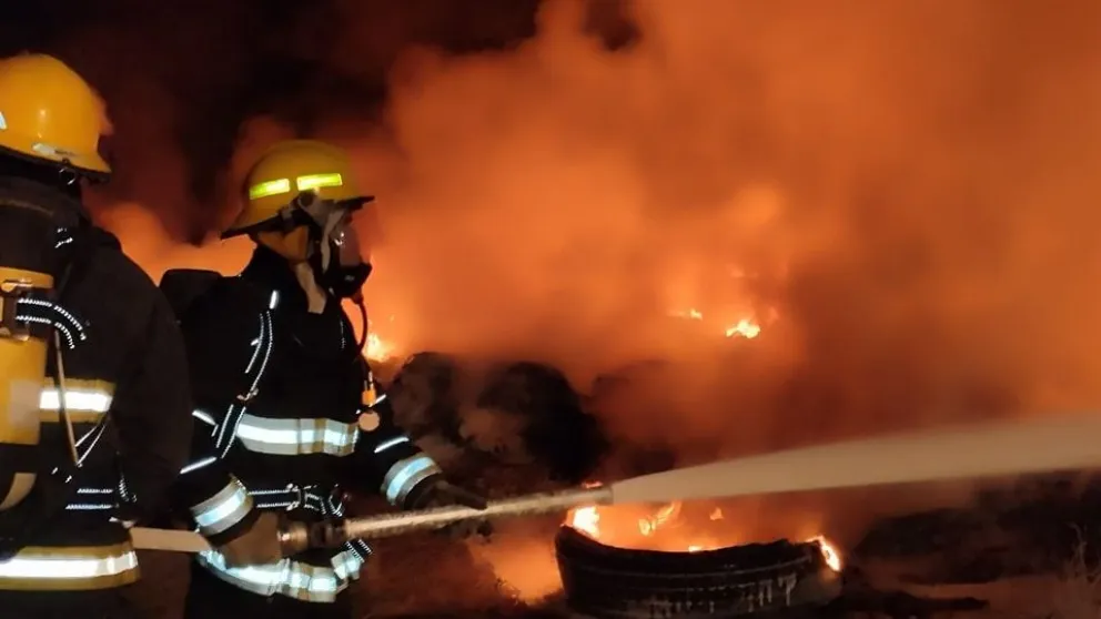 Incendio: mucho humo y más riesgo en una pista de carreras