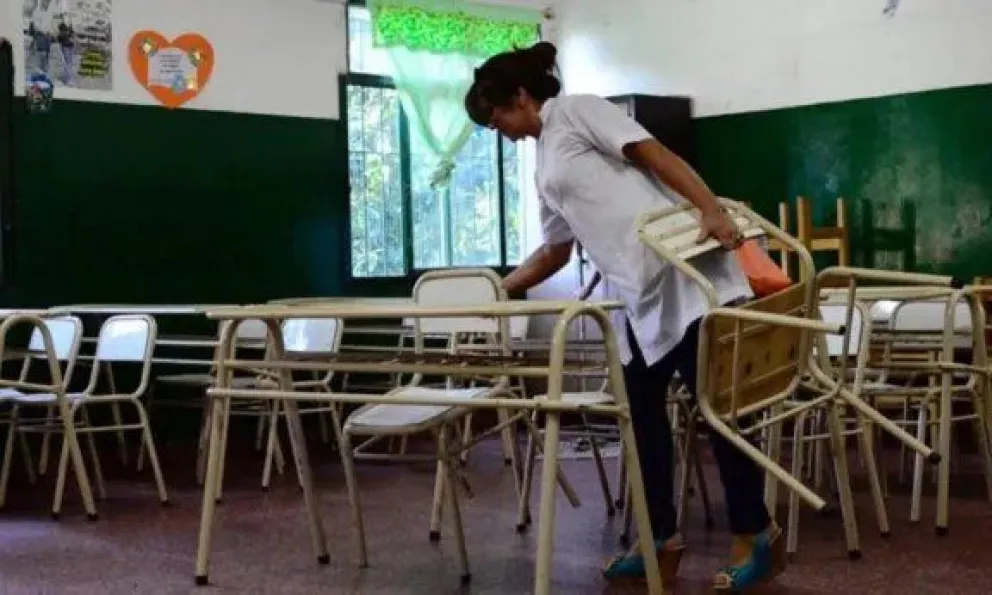 Los salarios de los docentes vienen con descuento y sin aumento 