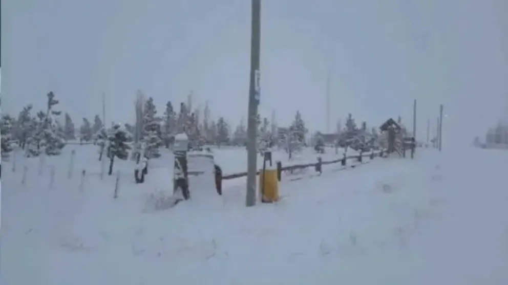 Desesperada búsqueda de dos personas que se perdieron luego de un temporal de nieve en Chubut