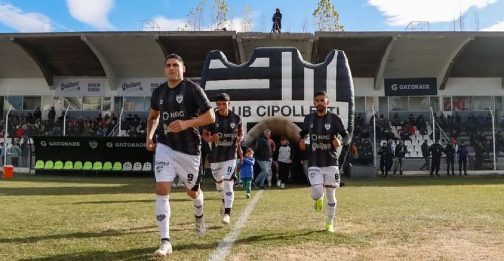 Cipolletti en la cuerda floja: hoy se juega un partido clave ante Villa Mitre