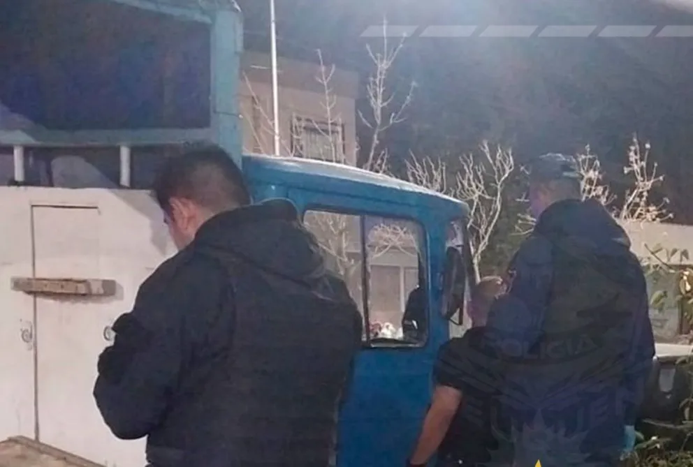 Lo agarraron robando y uno de los delincuentes arrojó líquido de motor a un policía