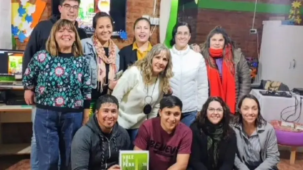 “Vale la pena”: un libro donde se pone en palabras relatos y vivencias