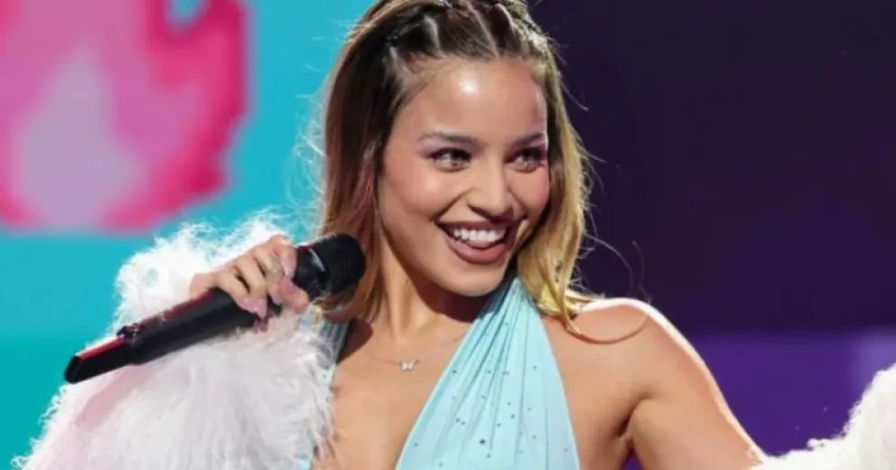 Reveladoras fotos de la infancia de Emilia Mernes