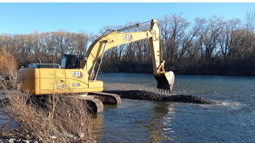 Realizaron un trabajo en el río Neuquén para fortalecen la prestación del servicio de Aguas Rionegrinas
