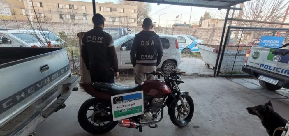 Por irregularidades, secuestran una moto en un taller mecánico