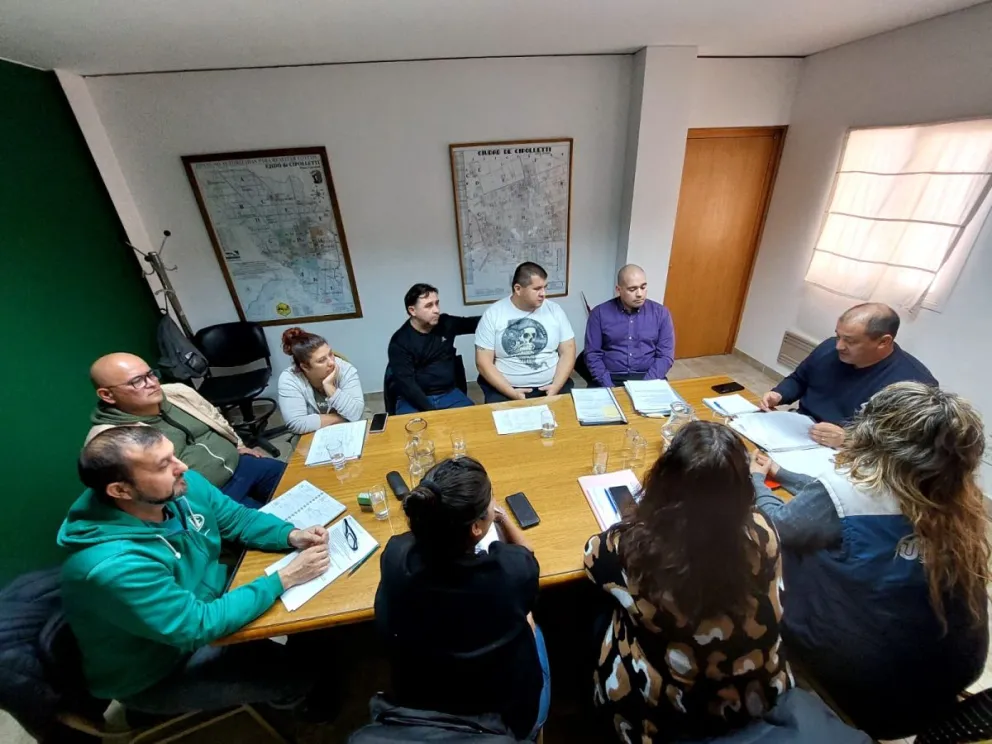 Los gremios y el Ejecutivo municipal acordaron soluciones tras una intensa reunión