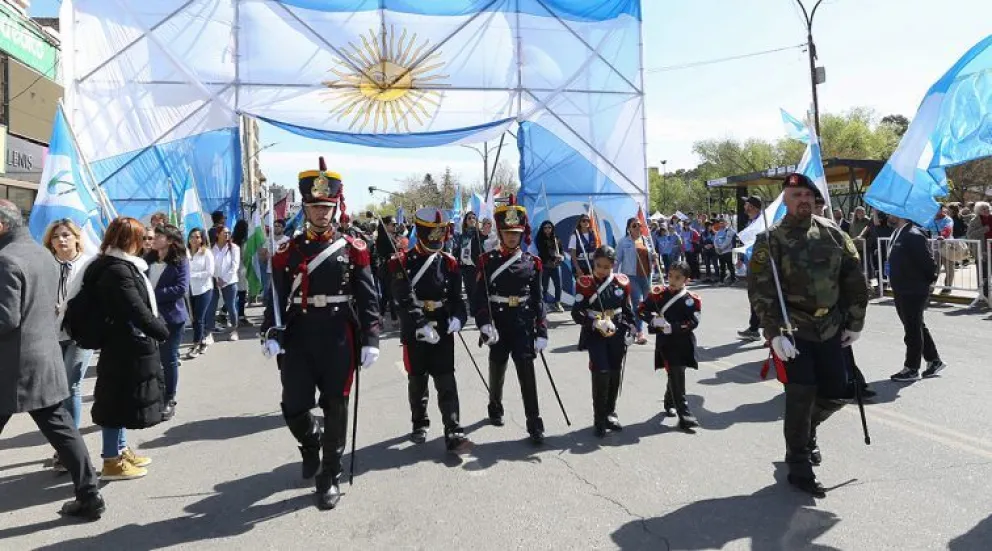 Invitan a acompañar un gran desfile cívico - militar para celebrar este 9 de Julio
