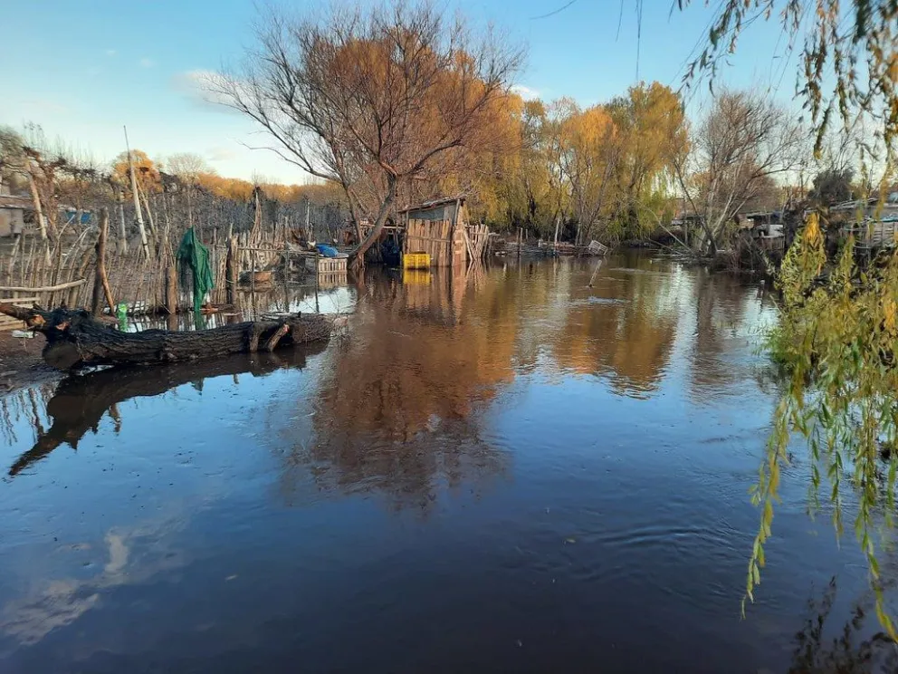 Ahora también aumenta el caudal del río Neuquén: cómo impactará en la zona costera