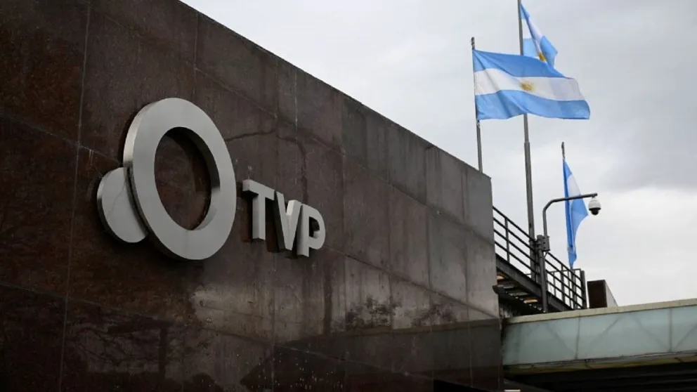 El Gobierno planea el relanzamiento de TV Pública con reconocidos periodistas y figuras del espectáculo