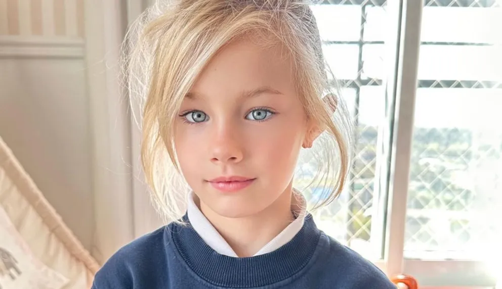 Desde la cabina del avión, Matilda Salazar sorprendió con un adorable look