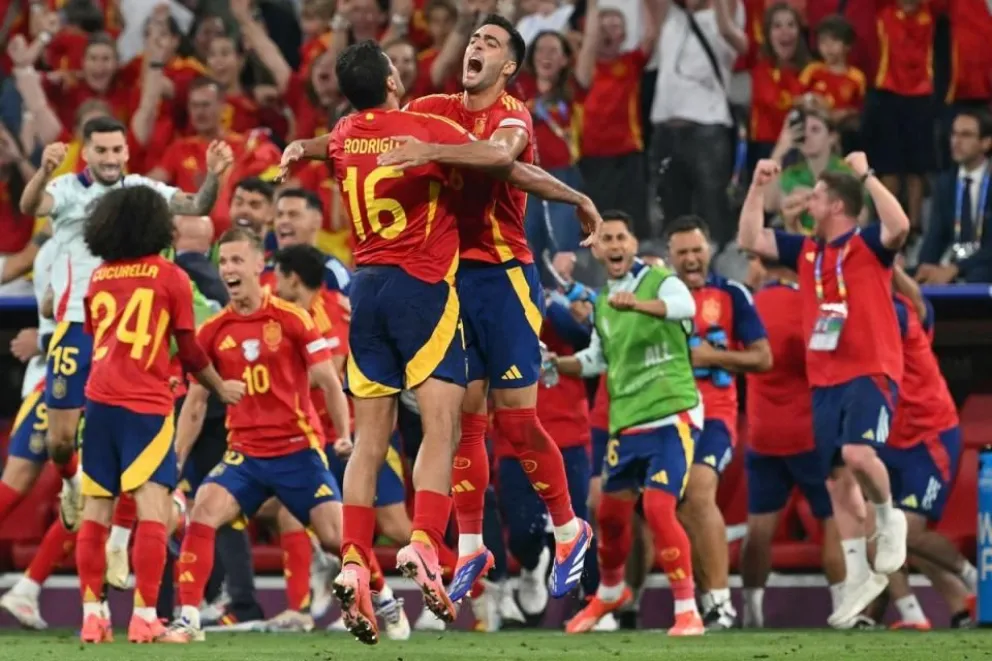 España venció por 2 a 1 a Inglaterra y se consagró campeón de la Eurocopa
