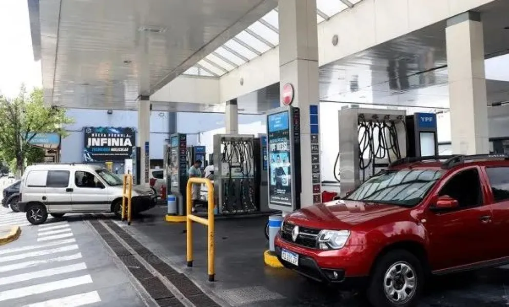 Argentina tiene la nafta más cara de la región 