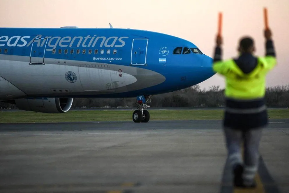 Aerolíneas Argentinas en crisis: lanzan un plan de retiros voluntarios