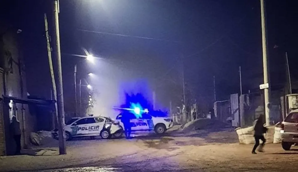 Bajo un fuerte hermetismo, la policía investiga un fatal tiroteo en la toma 4 de Agosto