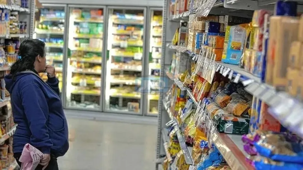 La caída del consumo en supermercados y autoservicios llegó al 12,5% interanueal en junio