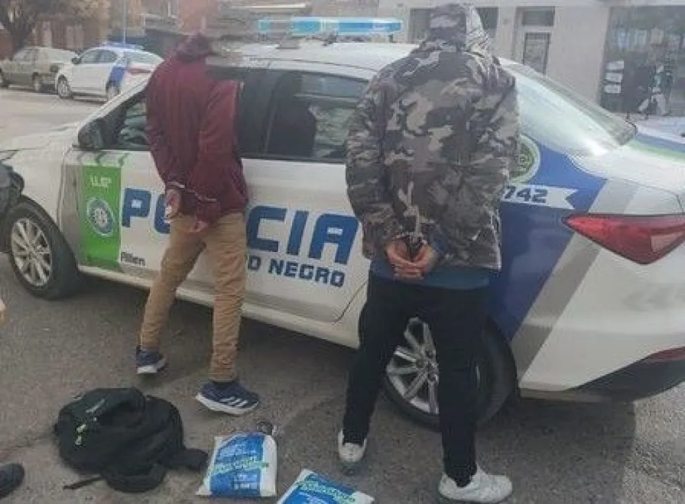 Detienen en el Alto Valle a dos delincuentes buscados en Viedma