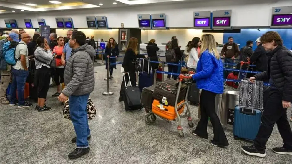 Apagón informático: ¿afecta a los vuelos y a los bancos de la región?