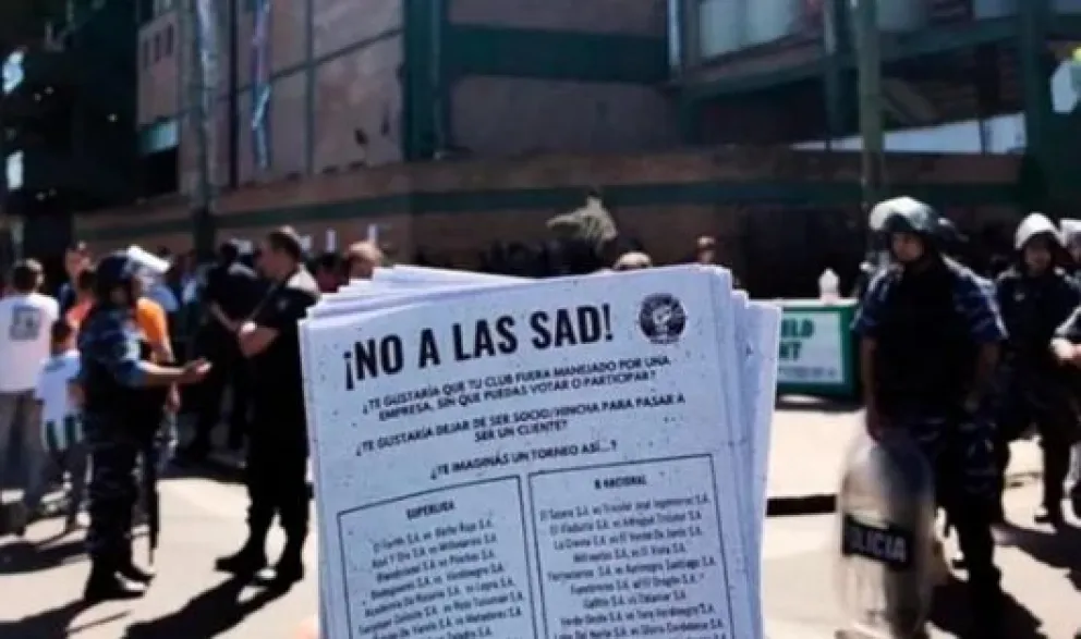 La AFA confirmó que los clubes no podrán convertirse en Sociedades Anónimas