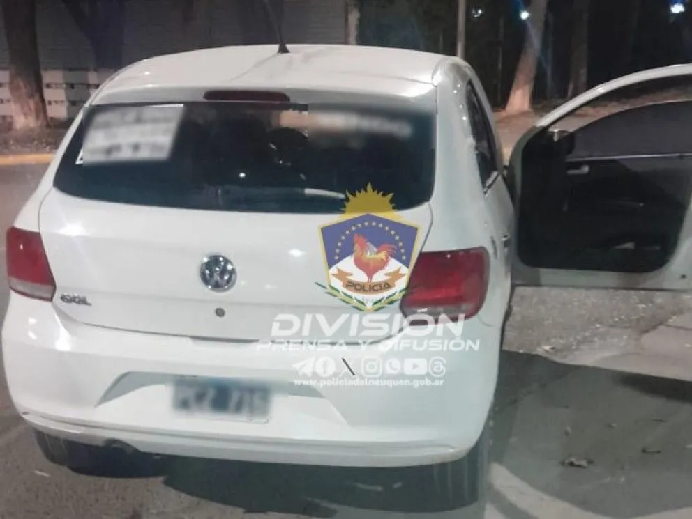 Cuatro detenidos: intentaron resistirse sacando un arma de fuego