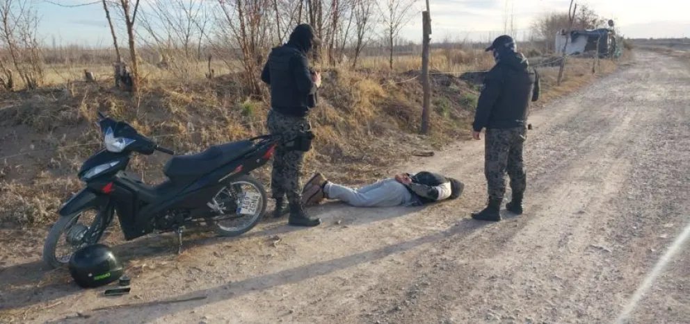 Fue detenido circulando en una moto robada y portando estupefacientes