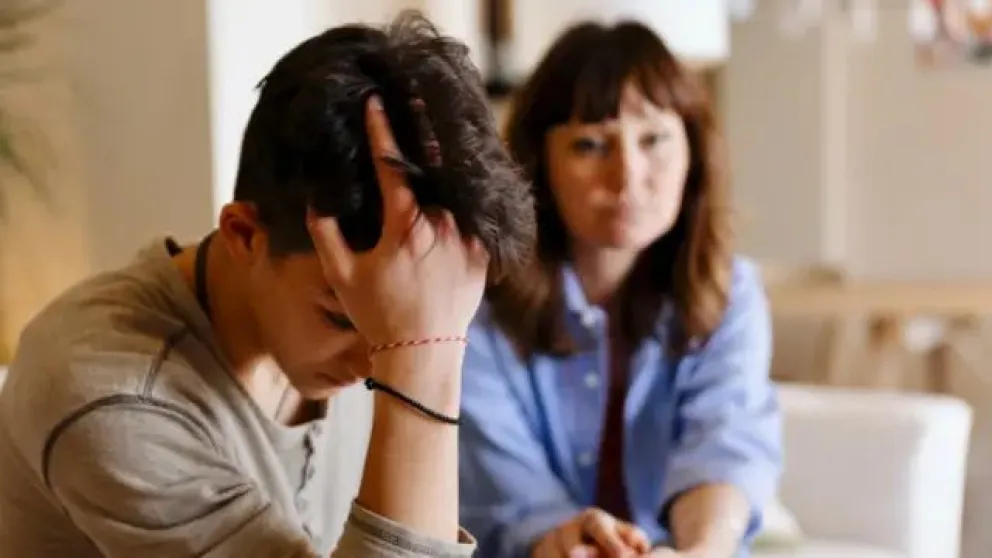 Violencia de género: un adolescente pidió quitar el apellido del padre