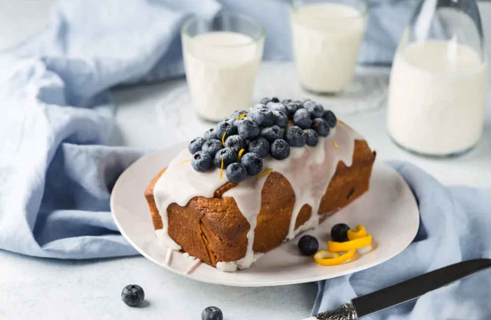 Budín esponjoso de limón, arándanos y yogurt: una receta exquisita