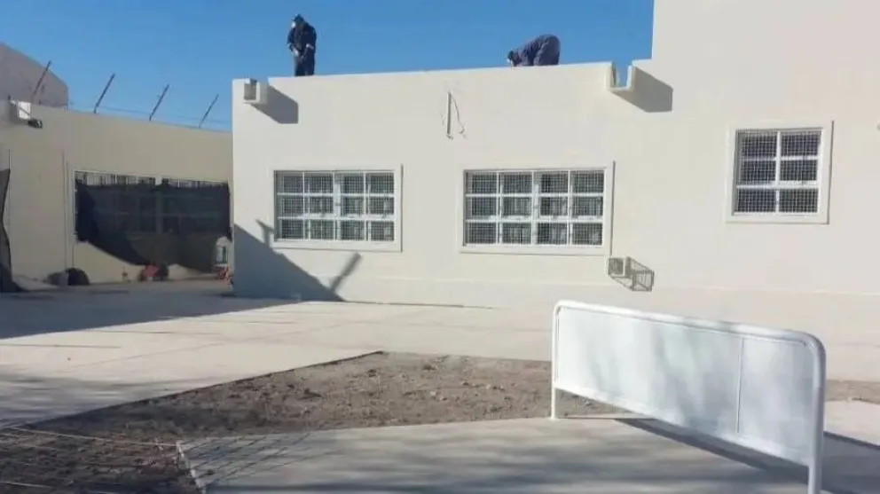 Avanza a buen ritmo la refacción de la Escuela 264 del barrio Luis Piedrabuena