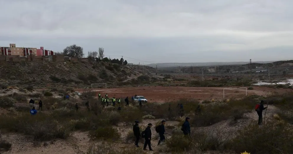 Realizaron controles en las rutas y rastrillajes en el Cañadón de las Cabras por la desaparición de Luciana Muñoz