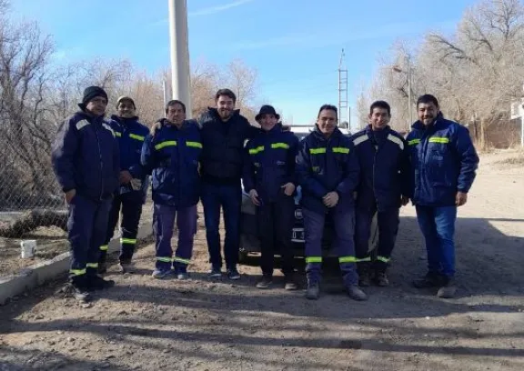 Trabajadores de Aguas Rionegrinas en Balsa Las Perlas