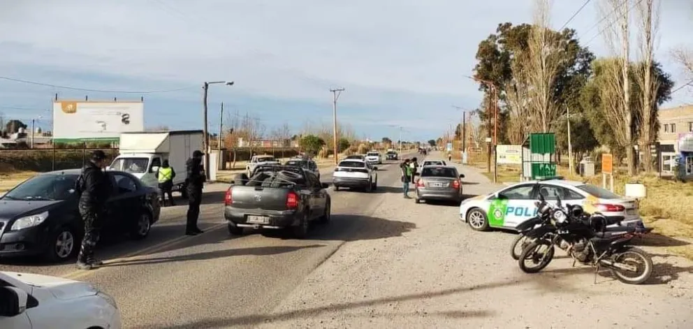 Tres menores fugados de Neuquén habrían sido hallados en un control sobre el Puente 83
