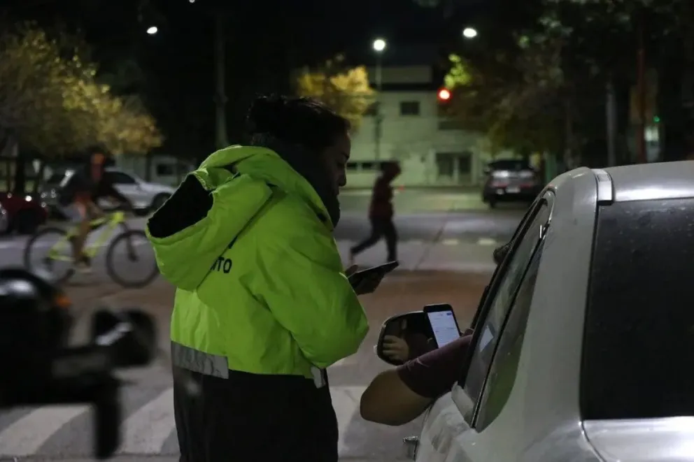 Realizaron operativos de alcoholemia en el Alto Valle : cuatro conductores dieron positivo y ahora enfrentan duras sanciones