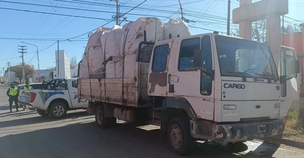 Un camionero fue detenido tras intentar escapar de un control policial