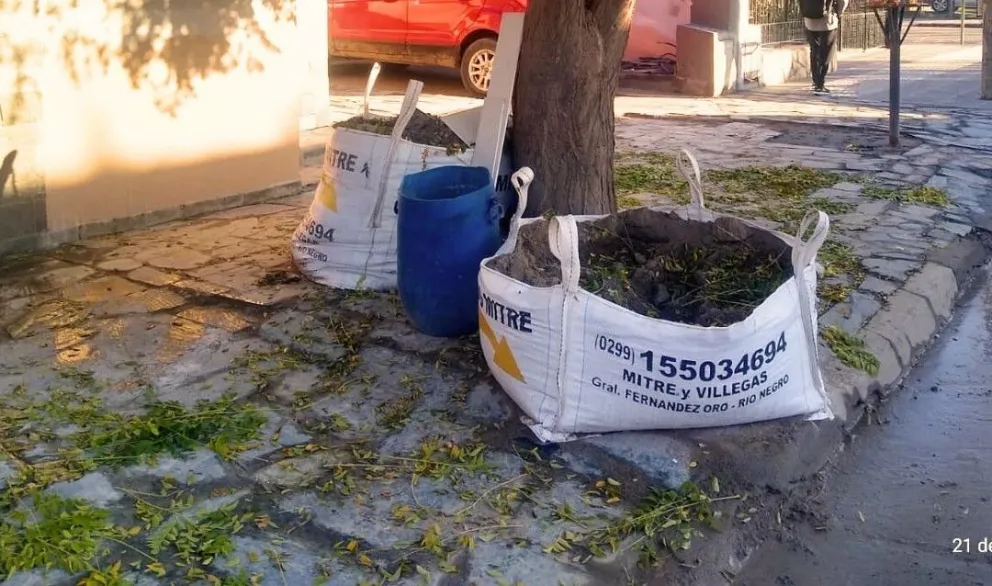 Las buenas acciones se multiplican: Oro también inicia campaña para retirar bolsones y escombros