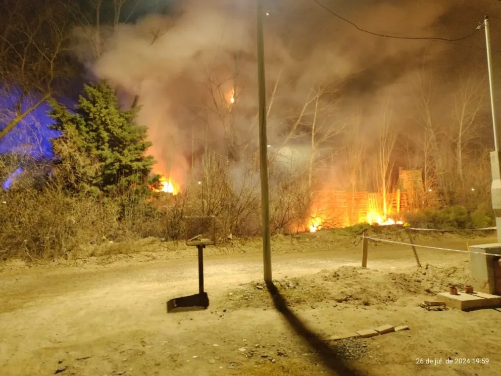 El incendio destruyó una vivienda en el barrio Patagonia