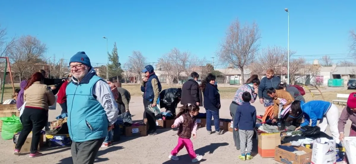 Gratiferia en la Plaza del Barrio Anah&iacute; Mapu organizada por la Asamblea multisectorial
