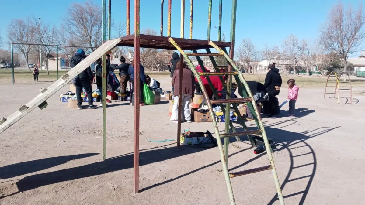 Gratiferia para ayudar a la gente en situaci&oacute;n de calle