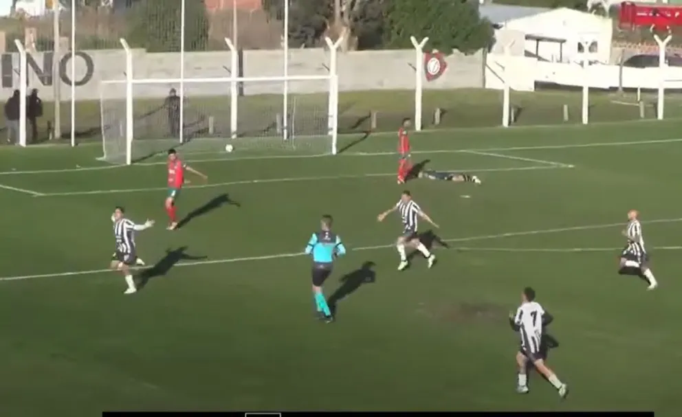 El Albinegro lo estaba ganando, pero un penal le opacó el primer partido de la Reválida 