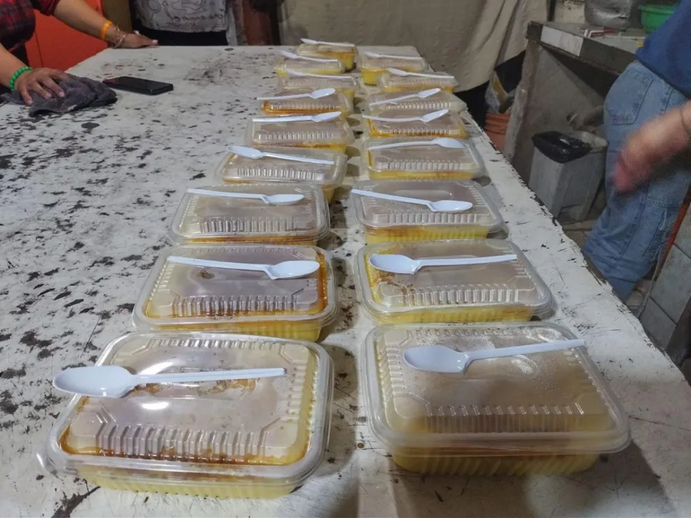 Cocinan para las personas en situación de calle y piden colaboración para llegar a más personas