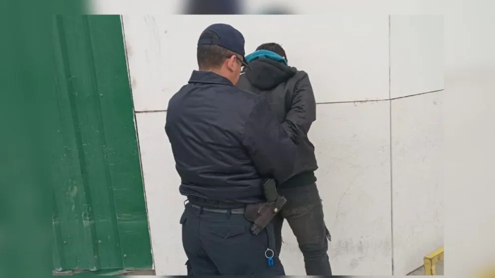 ¡Un poco de su propia medicina! Atraparon a escurridizo estafador con una falsa oferta de trabajo