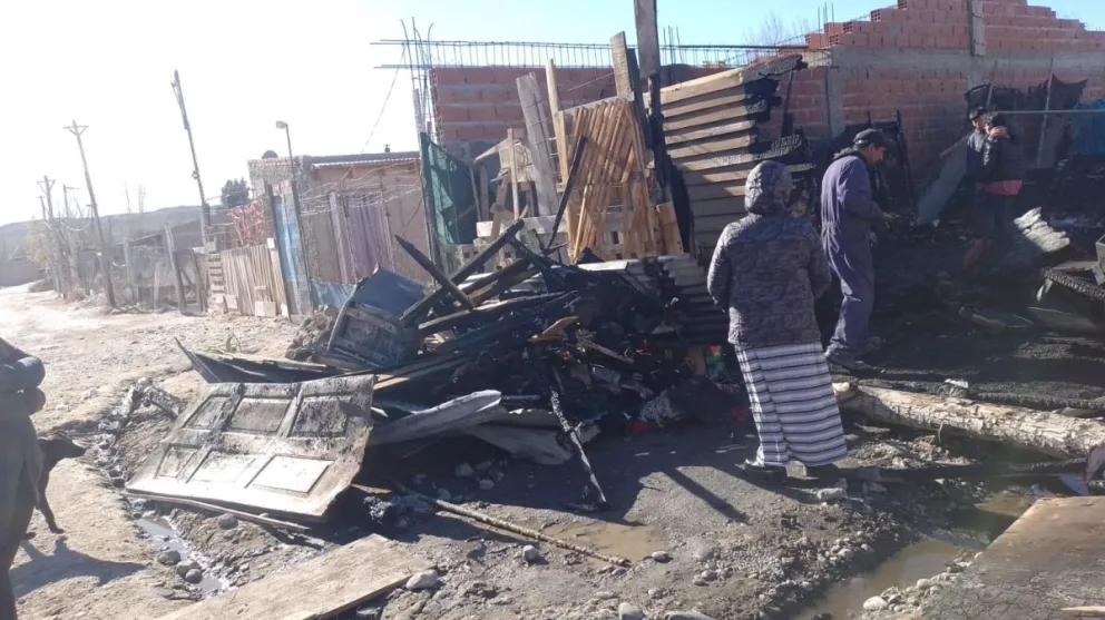 Se les prendió fuego su vivienda y quedaron sin nada