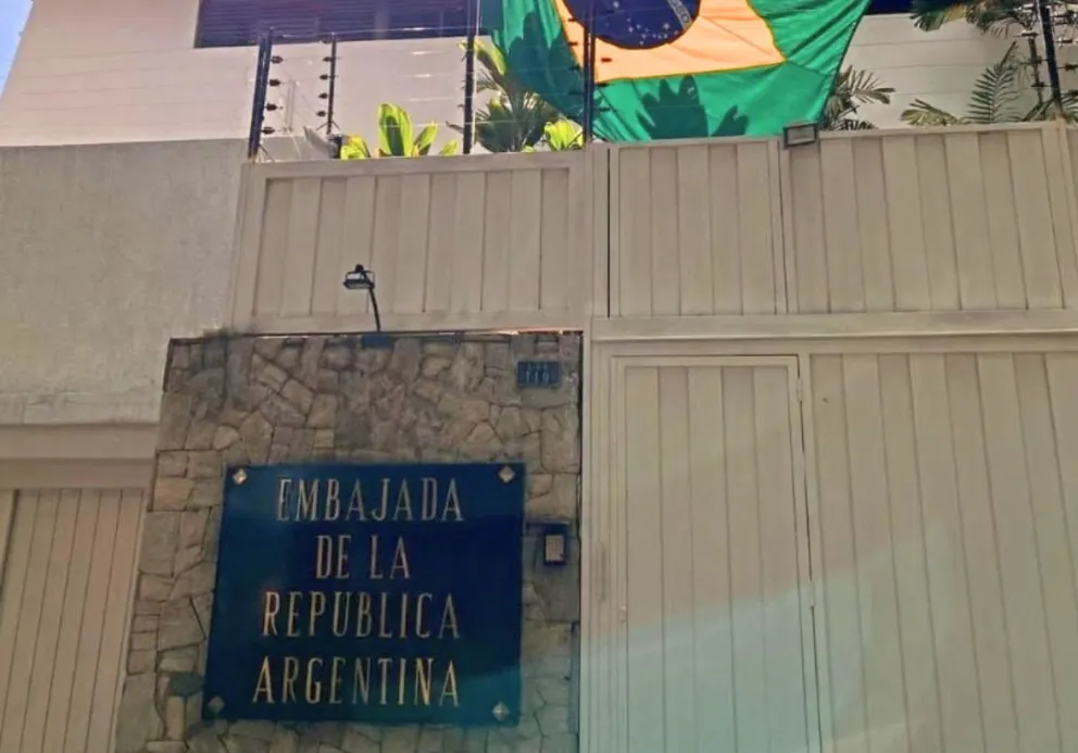 Diplomáticos argentinos expulsados de Venezuela viajaron a Portugal