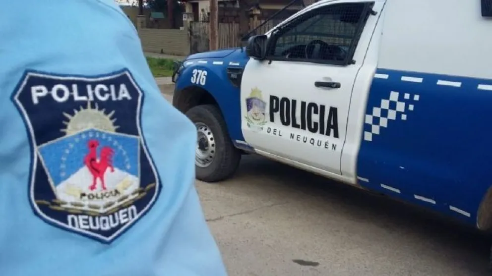 No podía respirar y dos policías de guardia le salvaron la vida