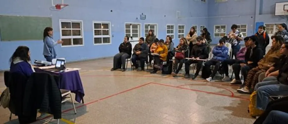 La Comisaría de la Familia brindó una charla y realizó actividades de prevención y concientización 