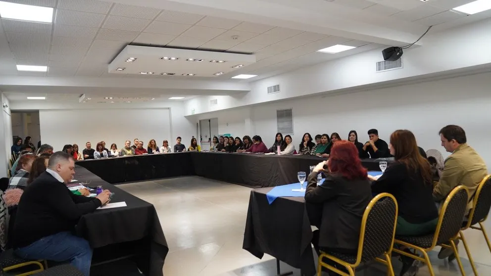 La Legislatura capacita en Cipolletti sobre Ceremonial y Protocolo