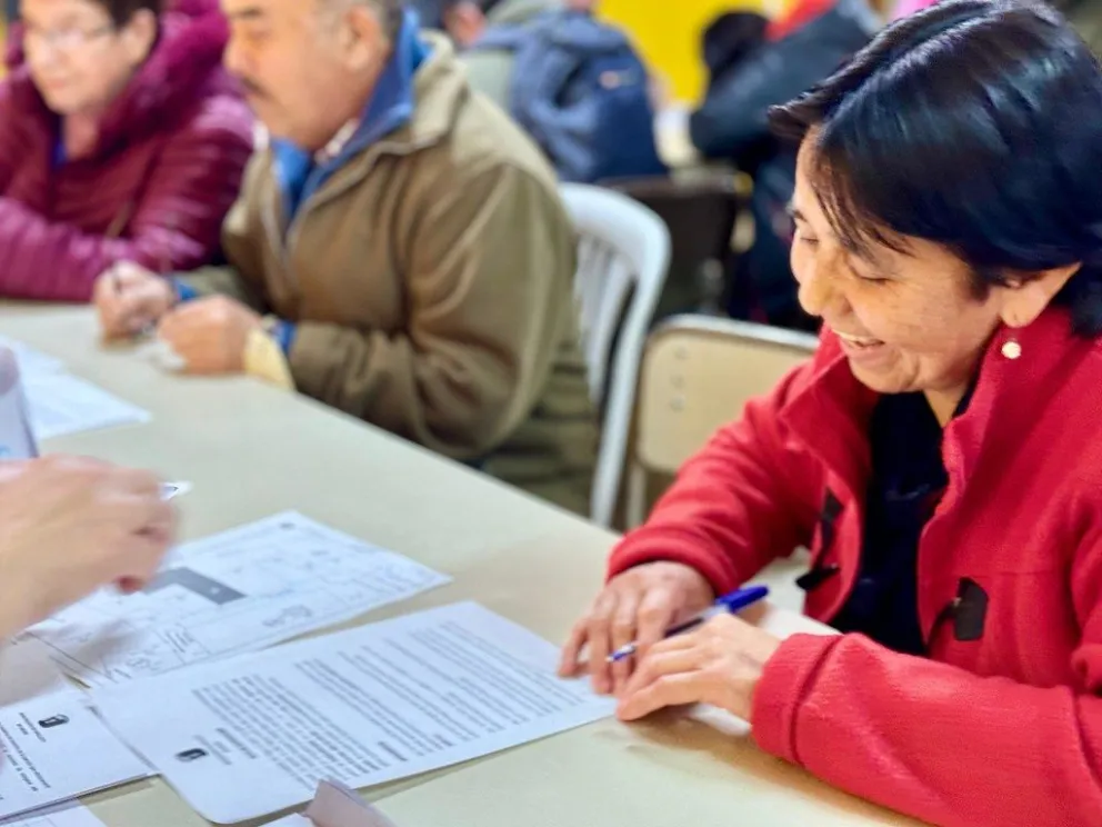 Festejo en el Labraña: entregan los certificados de adjudicación a un centenar de vecinos