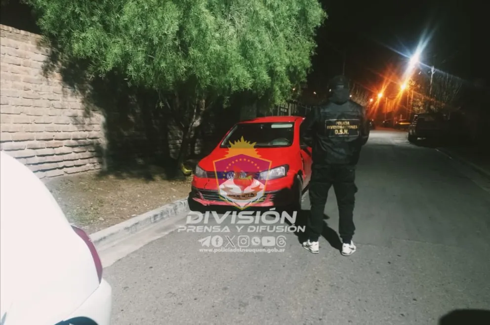 Los delincuentes habían cambiado la patente del Gol, pero la numeración grabada en los cristales permitió identificarlo.
